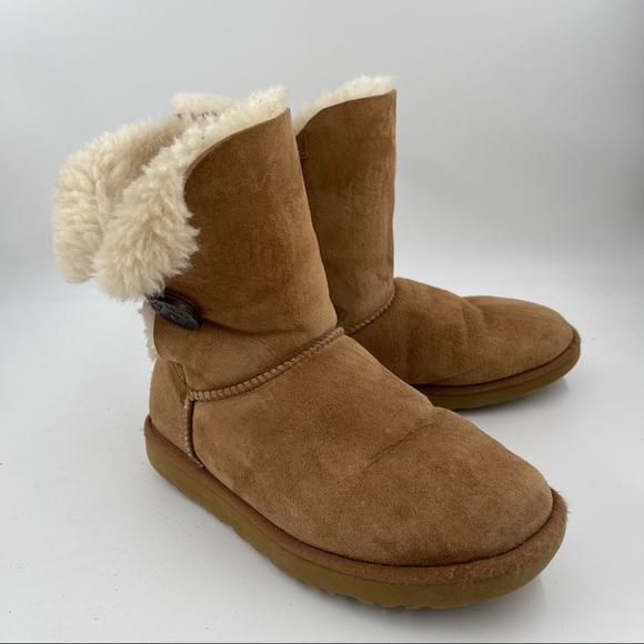 UGG Shoes - UGG Australia Women’s Chestnut Bailey Button I Sheepskin Winter Boots - Size 8